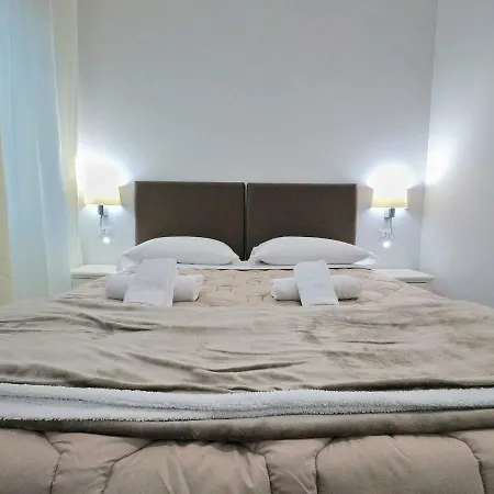 Vatican Luxury Corner *